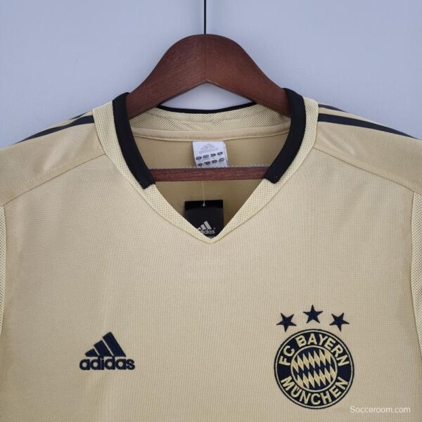 Retro 04/05 Bayern Munich Away  Soccer Jersey - Image 8