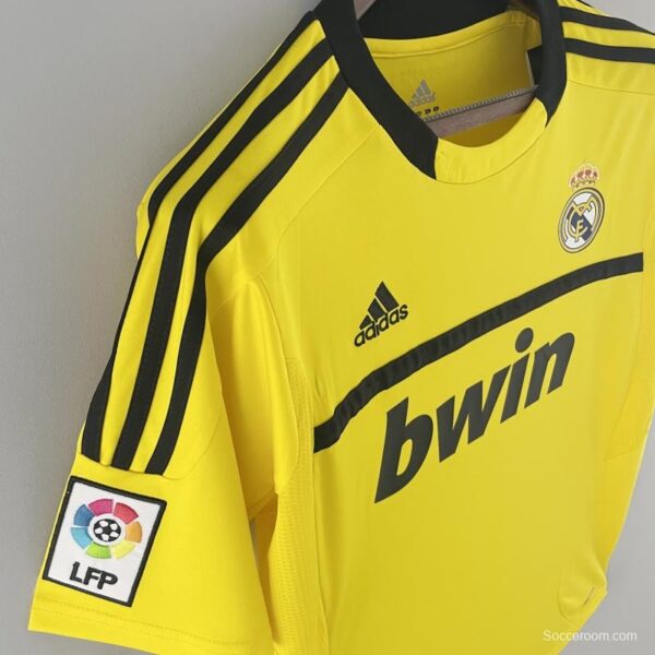 Retro Real Madrid 11/12 Goalkeeper Yellow Jersey - Image 7