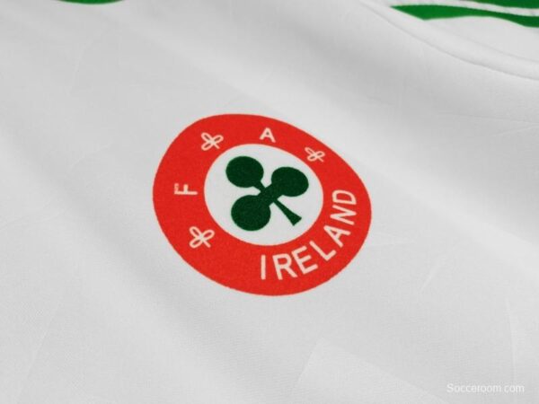 Retro 1990/92 Ireland Away Soccer Jersey - Image 6