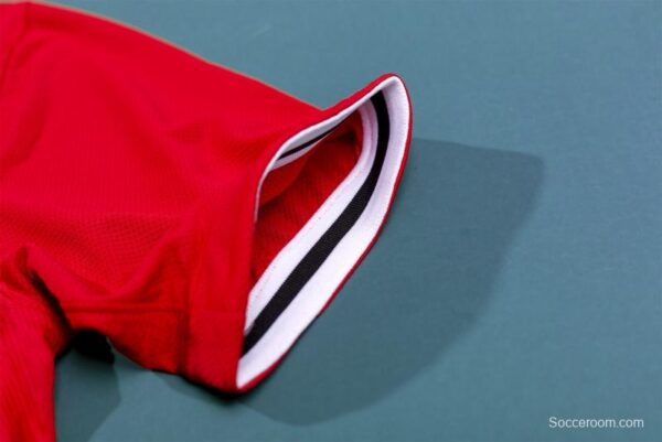 RETRO 11/12Manchester United Home Soccer Jersey - Image 7