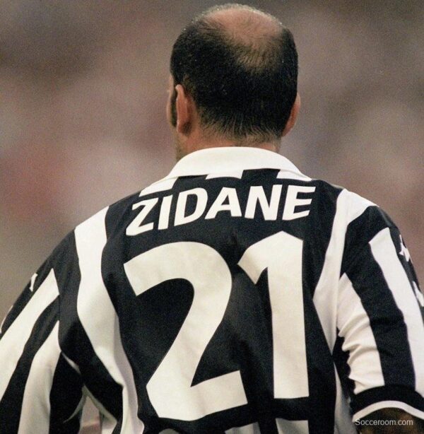 Retro 99/00 Juventus Home Jersey - Image 3