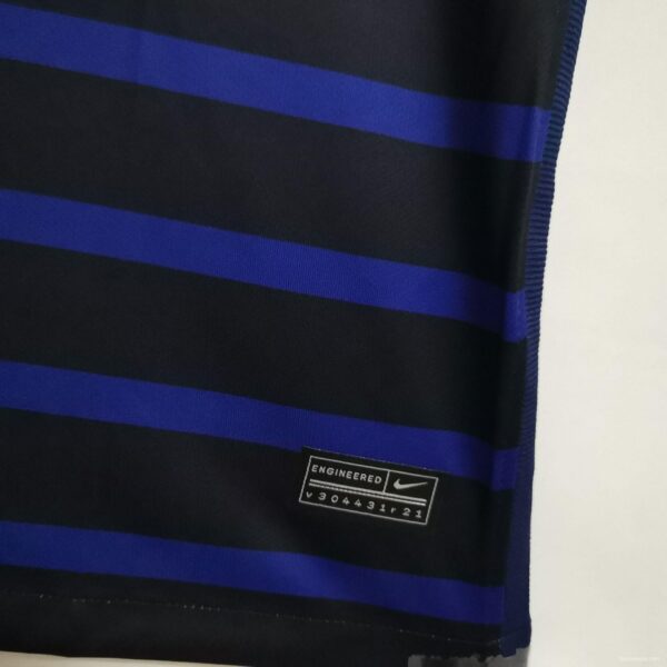 Retro 2020 France Benzema Jersey - Image 3