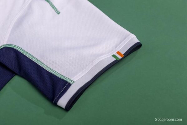 Retro 2002 Ireland Away Soccer Jersey - Image 5