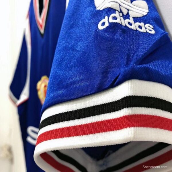 Retro 84/85 Manchester United Away Soccer Jersey - Image 3