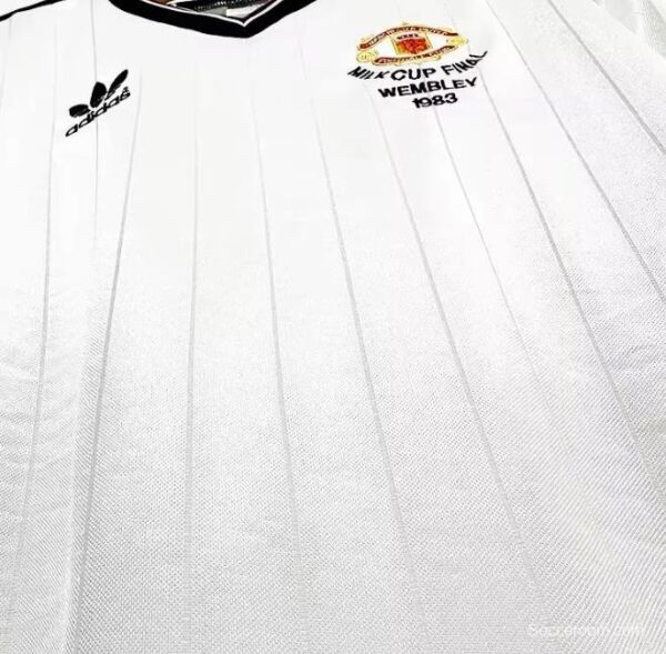 Retro 1983/84 Manchester United Away Long Sleeve Jersey - Image 3