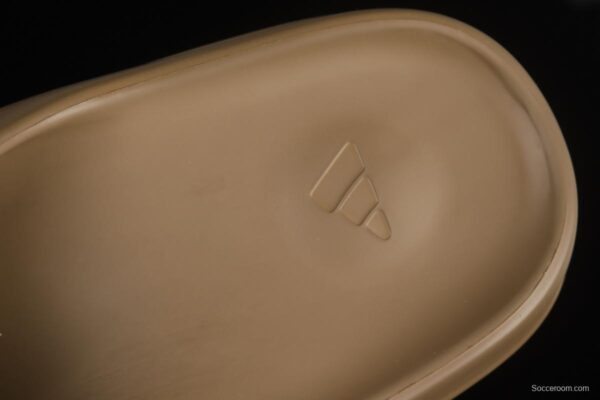 Kanye West x Yeezy Slide Resin FV8425 Brown - Image 4