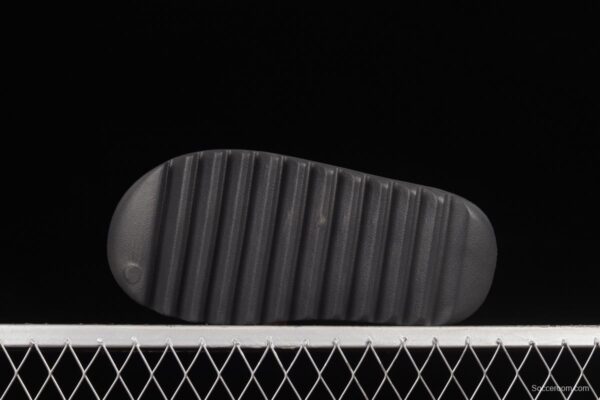 Kanye West x Yeezy Slide Resin HQ6448 Black Onyx - Image 10