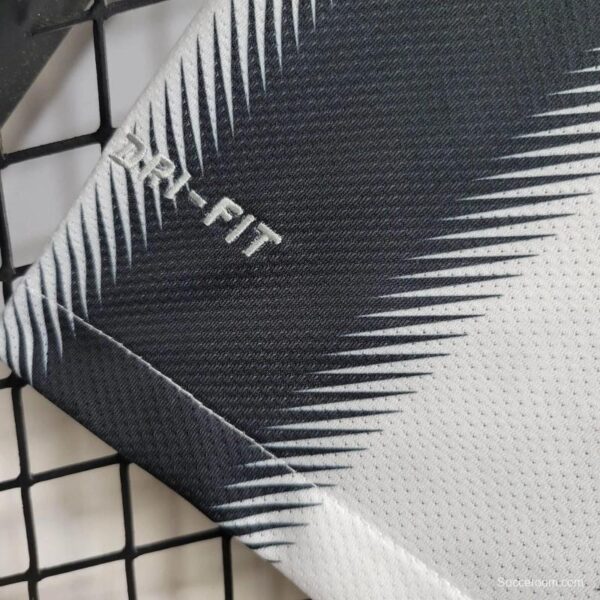 Retro 11/12 Juventus Home Jersey - Image 8