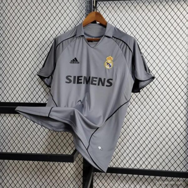 Retro 05/06 Real Madrid Third Grey Jersey - Image 9