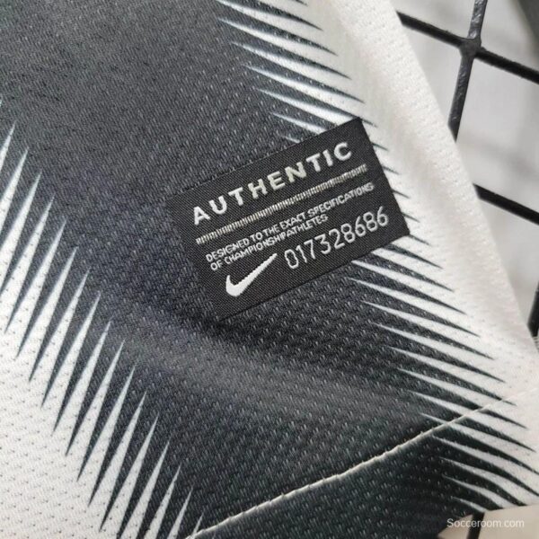 Retro 11/12 Juventus Home Jersey - Image 4