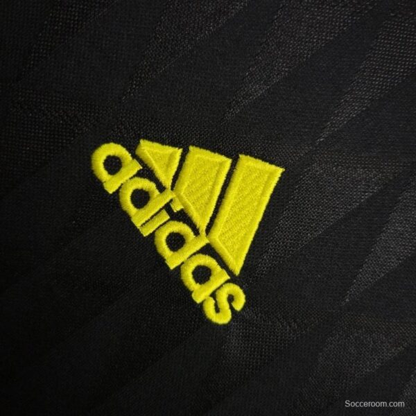 Retro 2010/11 Liverpool Third Black Jersey - Image 5