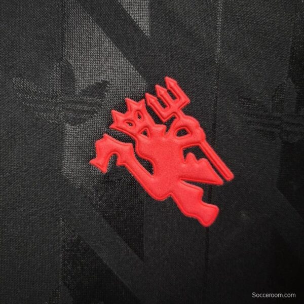 24/25 Retro Manchester United - Image 3