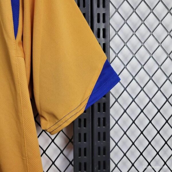 2005/06 Retro Juventus Third Jersey - Image 3