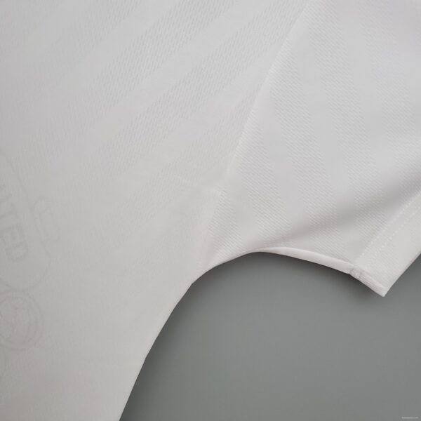 Retro Manchester United 96/97 away Soccer Jersey - Image 4